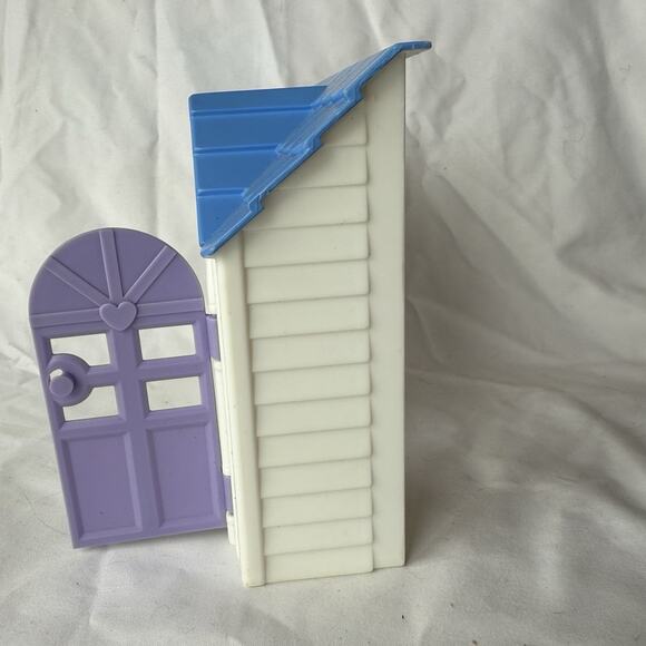 Barbie Kelly Club Dollhouse Cottage Purple Door Blue Roof Mattel - Picture 3 of 5